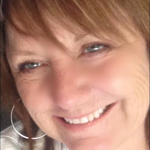 Meet your Posher, Debbie - Picture 2 of 9